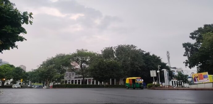 The Air Quality Index (AQI) in Delhi remained in the 'poor' category, with a reading of 299 The Air Quality Index (AQI) in Delhi remained in the 'poor' category, with a reading of 299
