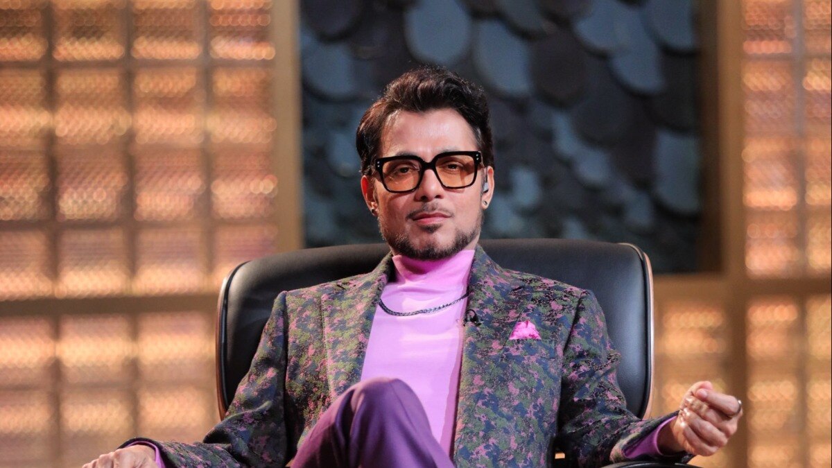 The Shark Tank India judge added that his Mumbai to Delhi flight was delayed by more than 2 hours and that the passengers were not even offered a refund on their tickets. The Shark Tank India judge added that his Mumbai to Delhi flight was delayed by more than 2 hours and that the passengers were not even offered a refund on their tickets.