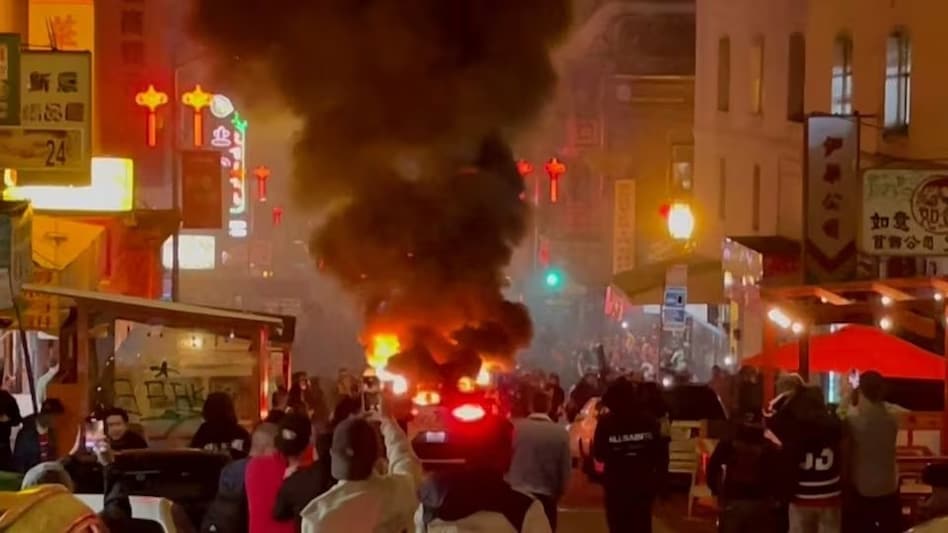 Mob sets fire to Waymo vehicle in San Francisco Mob sets fire to Waymo vehicle in San Francisco