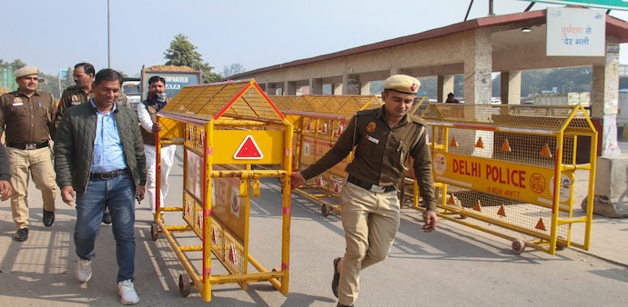 Intensive checking will take place at pickets along routes bordering the capital by the Delhi and Uttar Pradesh Police Intensive checking will take place at pickets along routes bordering the capital by the Delhi and Uttar Pradesh Police