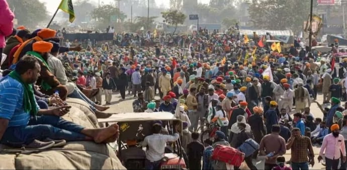 Farmers' protest: Unions to start march towards Delhi at 10 am on Tuesday Farmers' protest: Unions to start march towards Delhi at 10 am on Tuesday
