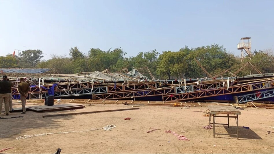 Rescue operations are being carried on by Delhi Police and fire department officials. Rescue operations are being carried on by Delhi Police and fire department officials.