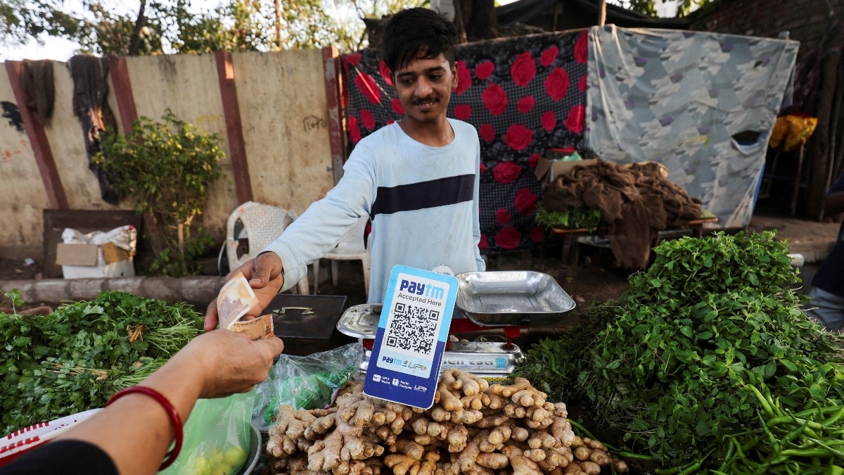 In its bullish case scenario , Macquarie recently factored in a 25 per cent decline in distribution revenues for Paytm against 60-65 per cent in its base case scenario. In its bullish case scenario , Macquarie recently factored in a 25 per cent decline in distribution revenues for Paytm against 60-65 per cent in its base case scenario.