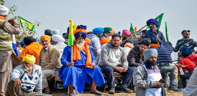Ahead of the upcoming round of talks, farmer leader Sarwan Singh Pandher asked the Centre to issue an ordinance providing a legal guarantee for MSP. Ahead of the upcoming round of talks, farmer leader Sarwan Singh Pandher asked the Centre to issue an ordinance providing a legal guarantee for MSP.