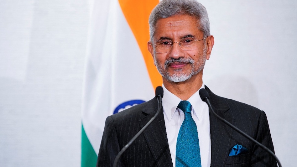 Jaishankar was asked about India's balancing act between its growing ties with the US and continuing trade with Russia. In his typical no-nonsense style, he replied, “Is that a problem, why should that be a problem? Jaishankar was asked about India's balancing act between its growing ties with the US and continuing trade with Russia. In his typical no-nonsense style, he replied, “Is that a problem, why should that be a problem?