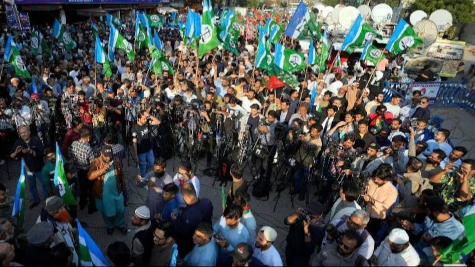 In cash-strapped Pakistan, first challenge before the new government: who will be the finance minister? In cash-strapped Pakistan, first challenge before the new government: who will be the finance minister?