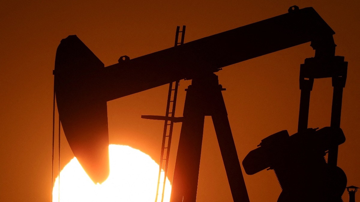 Oil edges higher, holding to gains made on signs of tighter supply