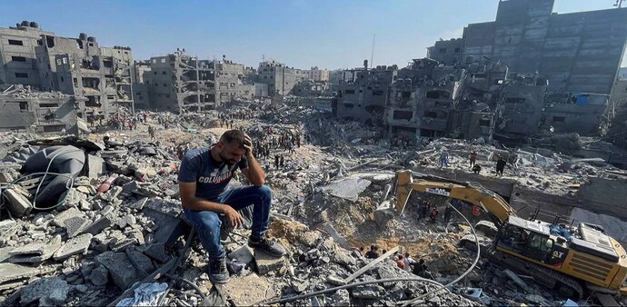 Israel intensifies strikes on Gaza's Rafah, killing large family in home Israel intensifies strikes on Gaza's Rafah, killing large family in home