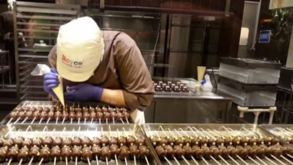 Japan's Feb factory activity extends declines as conditions worsen - PMI Japan's Feb factory activity extends declines as conditions worsen - PMI