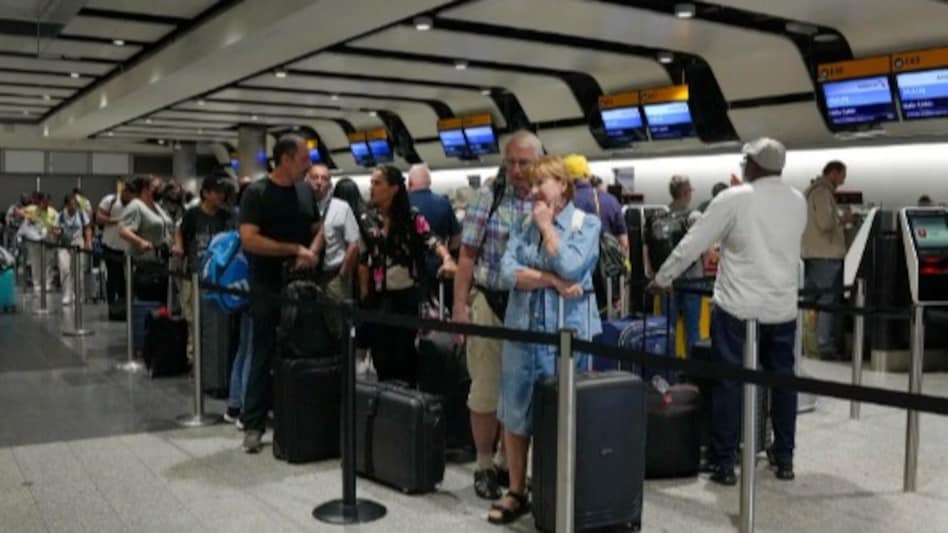 Airlines test fliers' tolerance for high prices to bolster profits Airlines test fliers' tolerance for high prices to bolster profits