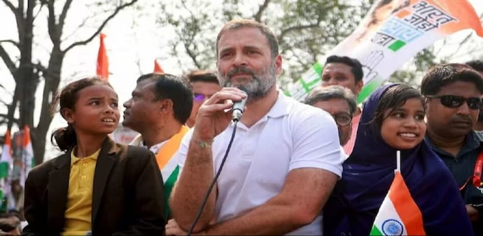 Rahul Gandhi dials up Uddhav Thackeray, Sharad Pawar for seat-sharing discussion Rahul Gandhi dials up Uddhav Thackeray, Sharad Pawar for seat-sharing discussion