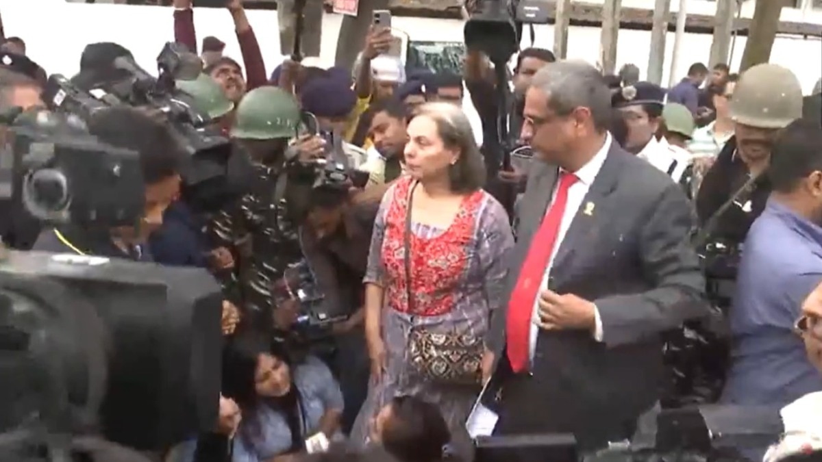 The team was heading towards Sandeshkhali but was stopped at Bhojerhat. The team was heading towards Sandeshkhali but was stopped at Bhojerhat.