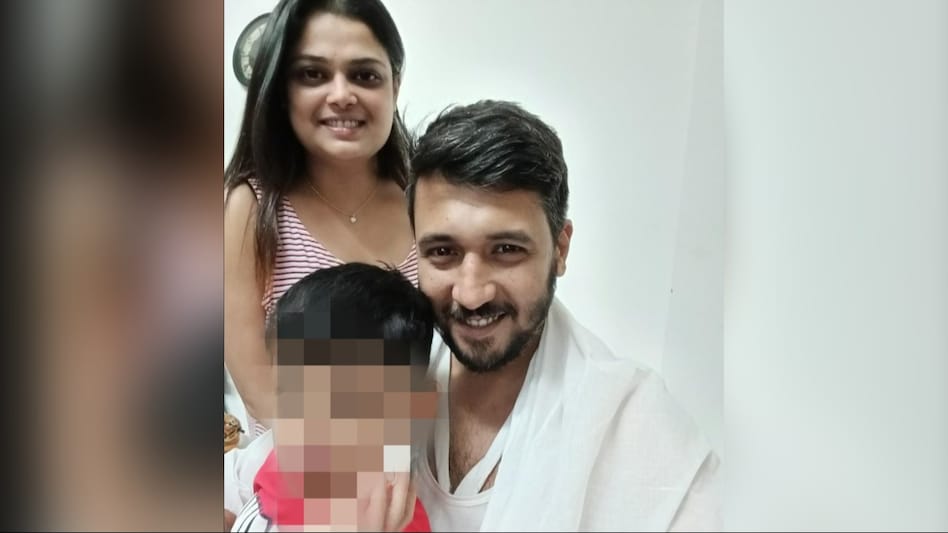 Sarthak Das and Sanhati Paul were staying together. Sarthak Das and Sanhati Paul were staying together.