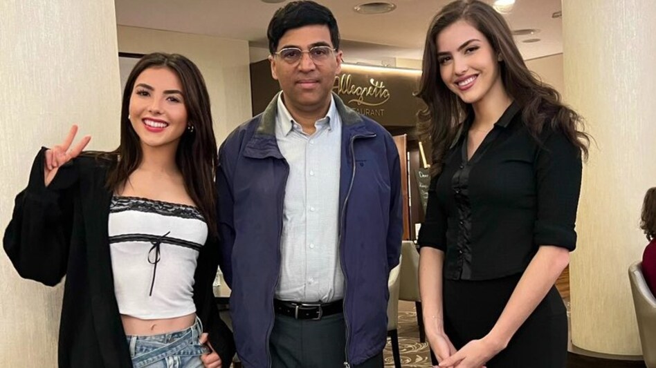 Alexandra Botez and Andrea Botez with Viswanathan Anand Alexandra Botez and Andrea Botez with Viswanathan Anand