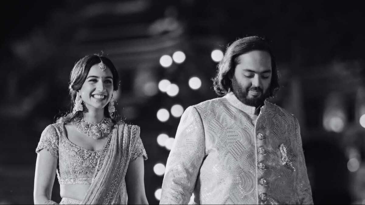 Anant-Radhika pre-wedding ceremony: For the event, Anant and Radhika were seen wearing traditional outfits. Anant-Radhika pre-wedding ceremony: For the event, Anant and Radhika were seen wearing traditional outfits.
