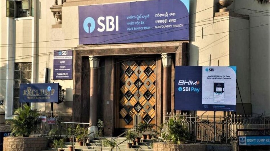 SBI shares are trading higher than the 5 day, 10 day, 20 day, 50 day, 100 day and 200 day moving averages. SBI shares are trading higher than the 5 day, 10 day, 20 day, 50 day, 100 day and 200 day moving averages.