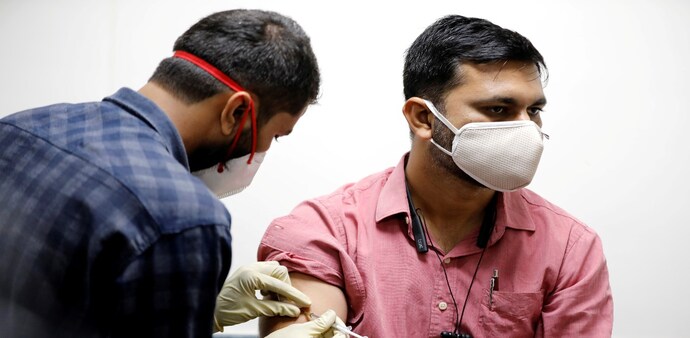 Man Receives 217 COVID-19 Vaccines, Surprisingly Keeps Fully Functional Immune System: New Findings Revealed Man Receives 217 COVID-19 Vaccines, Surprisingly Keeps Fully Functional Immune System: New Findings Revealed