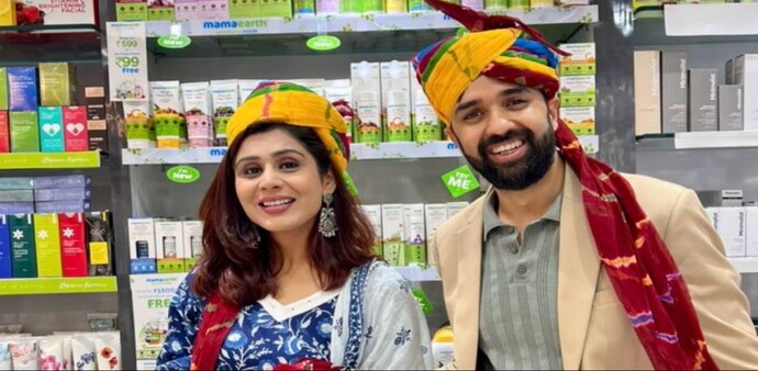 On November 7, 2023, Ghazal Alagh-led Honasa Consumer listed on Indian stock exchanges after selling shares through an IPO. On November 7, 2023, Ghazal Alagh-led Honasa Consumer listed on Indian stock exchanges after selling shares through an IPO.