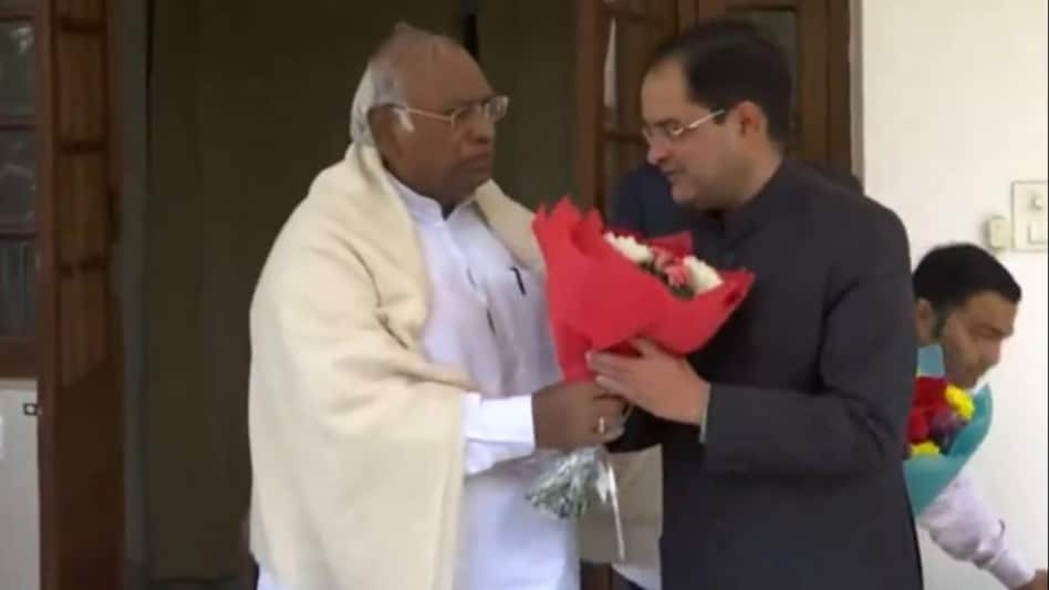 BJP MP Brijendra Singh joins Congress BJP MP Brijendra Singh joins Congress