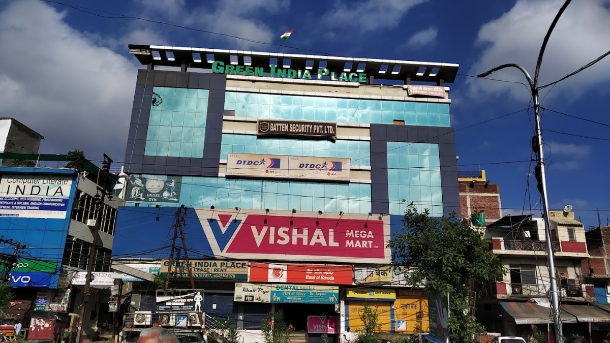 Vishal Mega Mart plans $1 billion IPO Vishal Mega Mart plans $1 billion IPO