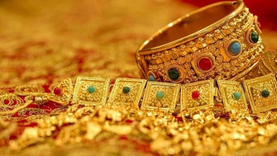 As of September 2023, the Reserve Bank of India held 800.79 metric tonnes of gold, including gold deposits of 39.89 tonnes. As of September 2023, the Reserve Bank of India held 800.79 metric tonnes of gold, including gold deposits of 39.89 tonnes.
