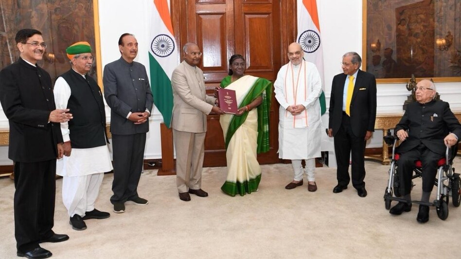 The High-Level Committee on simultaneous elections has submitted its report to President Droupadi Murmu. The High-Level Committee on simultaneous elections has submitted its report to President Droupadi Murmu.