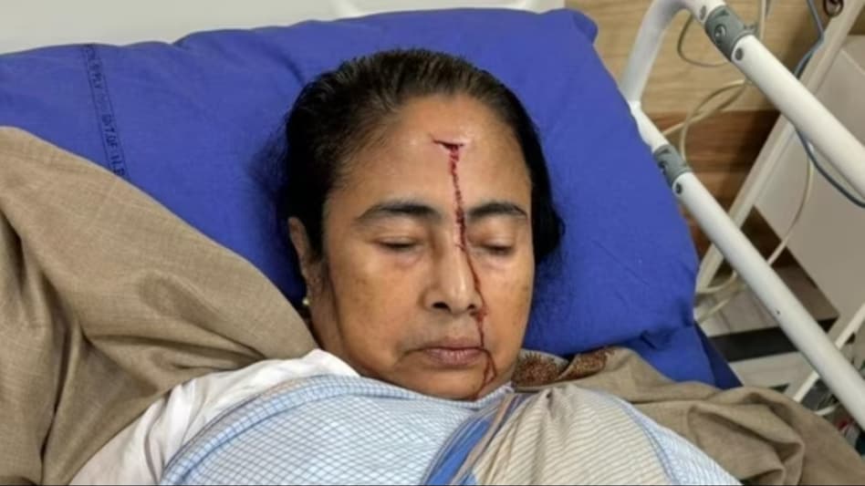 West Bengal CM Mamata Banerjee at a hospital in Kolkata on Thursday. West Bengal CM Mamata Banerjee at a hospital in Kolkata on Thursday.