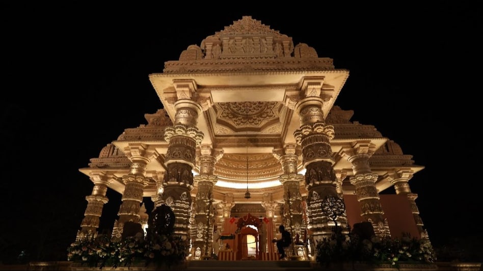 The Sri Sri Radha Govindadeva Mandir in Piramal Vaikunth, Thane, is the first ISKCON temple inside a gated community in Maharashtra. The Sri Sri Radha Govindadeva Mandir in Piramal Vaikunth, Thane, is the first ISKCON temple inside a gated community in Maharashtra.