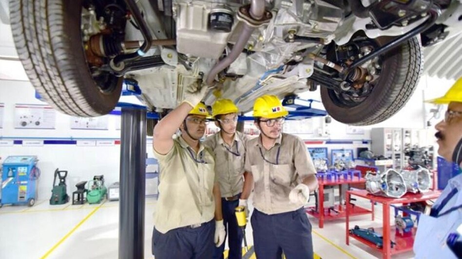 Business activity in India surges to 8-month high on the back of strong manufacturing Business activity in India surges to 8-month high on the back of strong manufacturing