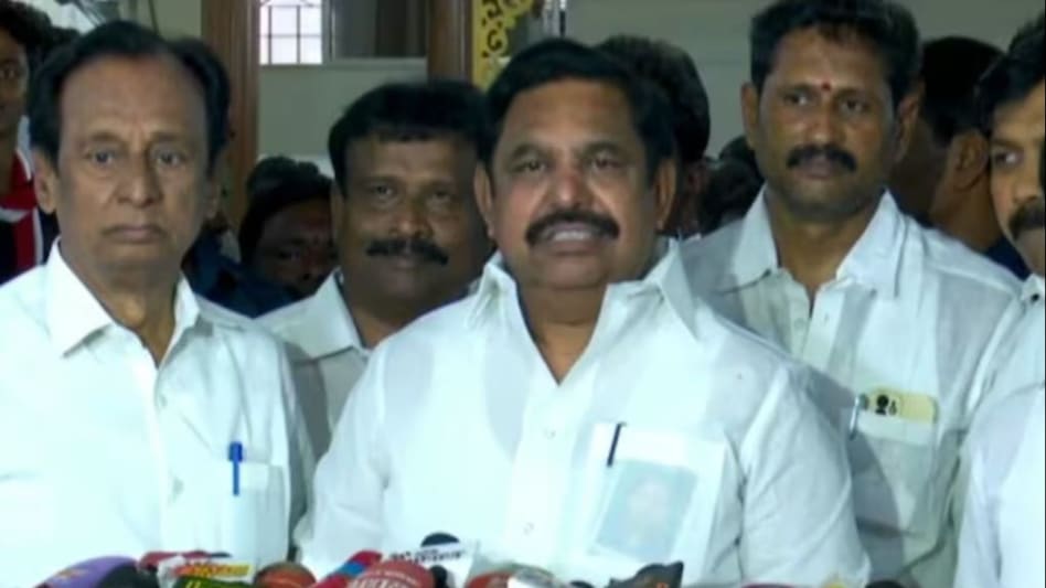 Tamil Nadu has 39 Lok Sabha seats. For the Tirunelveli Lok Sabha seat, Palaniswami announced Simla Muthuchozhan who was formerly with the DMK. Tamil Nadu has 39 Lok Sabha seats. For the Tirunelveli Lok Sabha seat, Palaniswami announced Simla Muthuchozhan who was formerly with the DMK.