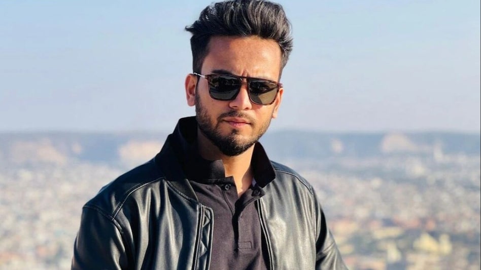 'This is reality of Elvish Yadav': Netizens react after CISF officer claims famous YouTuber denies picture with him at airport 'This is reality of Elvish Yadav': Netizens react after CISF officer claims famous YouTuber denies picture with him at airport