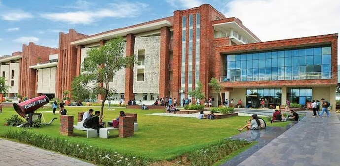 Hateful slogans raised against Brahmins and Baniya in Ashoka University Hateful slogans raised against Brahmins and Baniya in Ashoka University