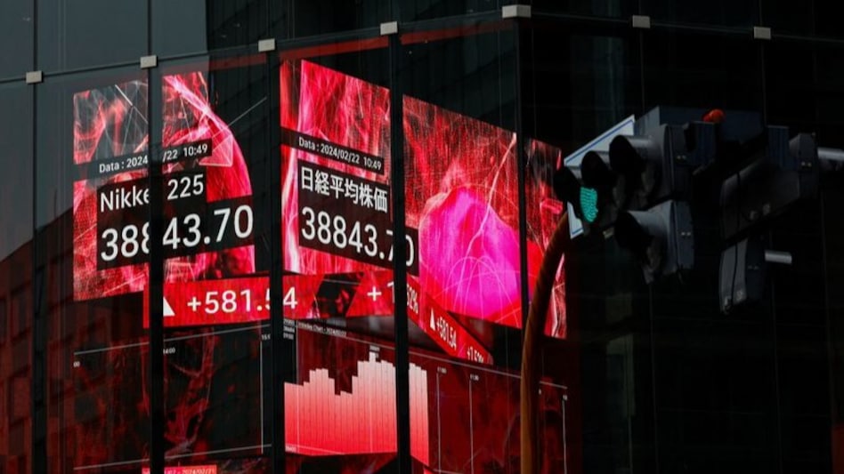 Nikkei Ends Higher with Record Fiscal-Year Gain Amid Heavy Foreign Buying, Chip-related Stocks and Property Sector Surge Nikkei Ends Higher with Record Fiscal-Year Gain Amid Heavy Foreign Buying, Chip-related Stocks and Property Sector Surge
