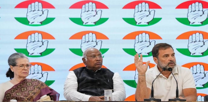 Congress says I-T dept should demand Rs 4,600 crore from BJP Congress says I-T dept should demand Rs 4,600 crore from BJP