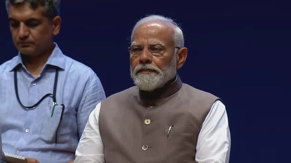 Modi encouraged the RBI to devise innovative out of the box policies, stating, “Shaktikantaji is good at thinking outside the box.” Modi encouraged the RBI to devise innovative out of the box policies, stating, “Shaktikantaji is good at thinking outside the box.”