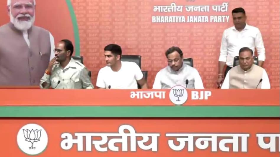 Boxer Bijender Singh joins BJP ahead of LS polls Boxer Bijender Singh joins BJP ahead of LS polls