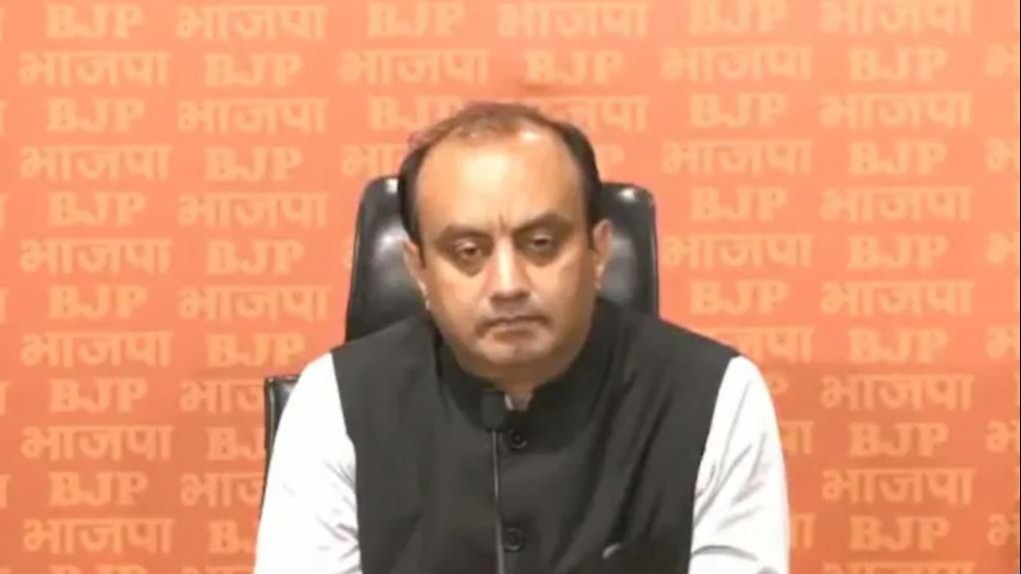 Delhi High Court dismissed Arvind Kejriwal's plea challenging his arrest by the Enforcement Directorate (ED) Delhi High Court dismissed Arvind Kejriwal's plea challenging his arrest by the Enforcement Directorate (ED)