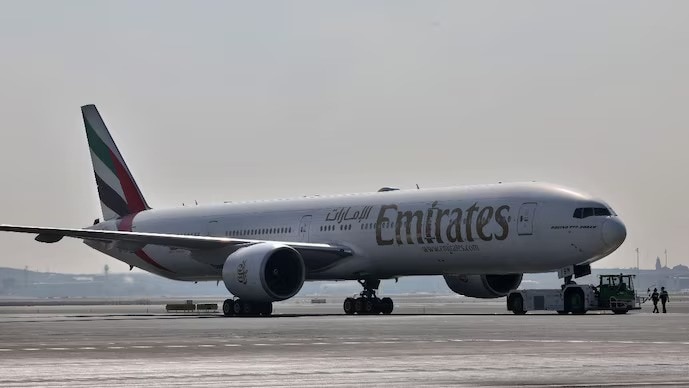 Srishti's post gained significant support in the comments section, with many criticizing Emirates for its actions. Srishti's post gained significant support in the comments section, with many criticizing Emirates for its actions.