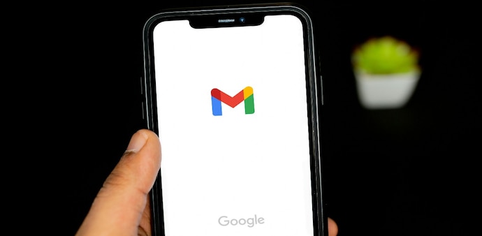 A guide to singing into multiple Gmail accounts simultaneously A guide to singing into multiple Gmail accounts simultaneously