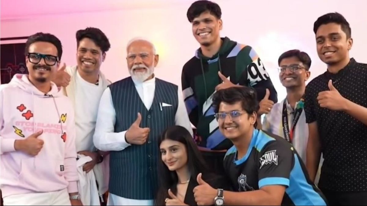 PM Narendra Modi meets popular Indian gamers PM Narendra Modi meets popular Indian gamers