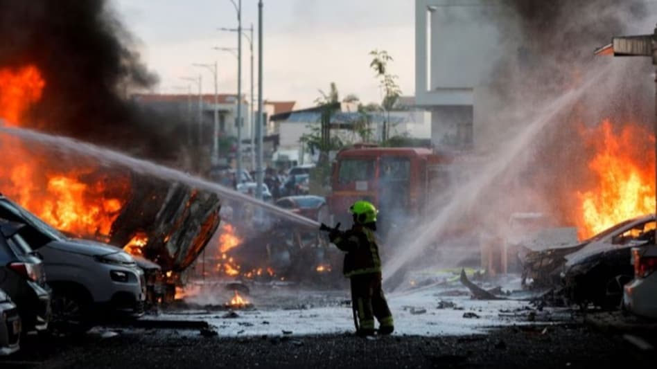 MEA issues travel advisory for Indians to not travel to Iran or Israel amid 'escalating tensions' MEA issues travel advisory for Indians to not travel to Iran or Israel amid 'escalating tensions'