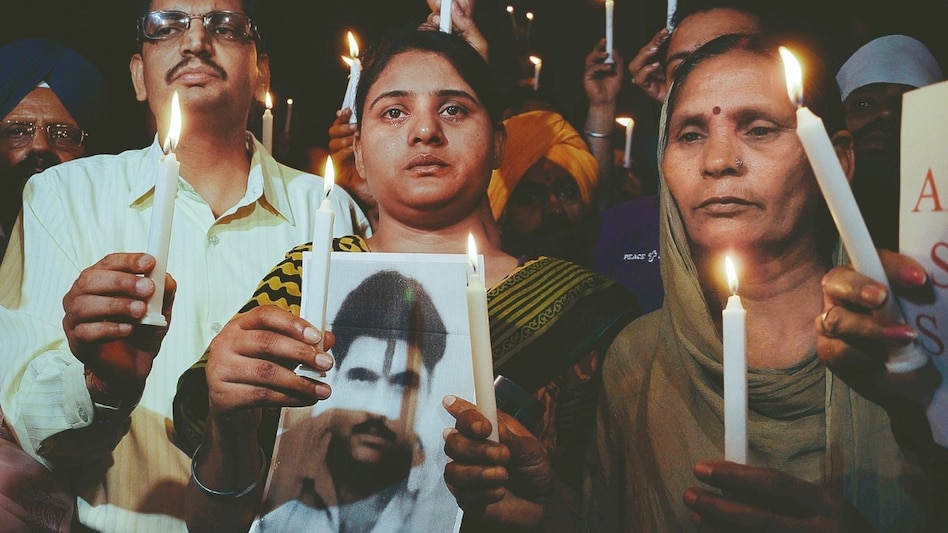She added that a diary where Sarabjit Singh used to write about his experience in the Pakistani jail was not sent along with his body. She added that a diary where Sarabjit Singh used to write about his experience in the Pakistani jail was not sent along with his body.