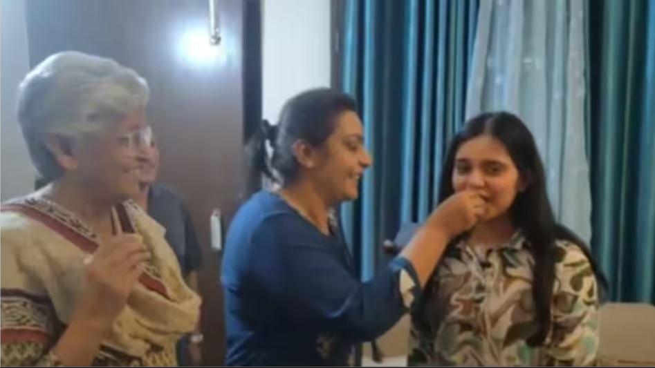 Noida's Wardha Khan bags AIR 18 becomes first girl in family to clear UPSC 2023 Noida's Wardha Khan bags AIR 18 becomes first girl in family to clear UPSC 2023