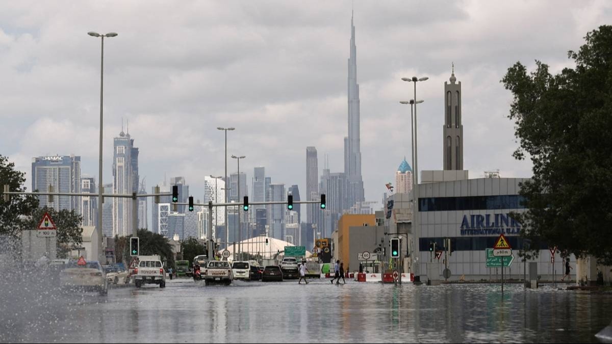 Dubai International Airport on April 19 announced temporarily limitation on the number of inbound flights due to unprecedented weather conditions. Dubai International Airport on April 19 announced temporarily limitation on the number of inbound flights due to unprecedented weather conditions.