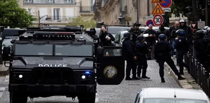 Amid the standoff, reports surfaced that the individual threatened to detonate himself at the consulate. Amid the standoff, reports surfaced that the individual threatened to detonate himself at the consulate.