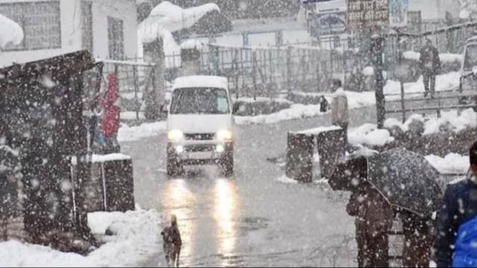 Himachal Pradesh Weather Update: Heavy rain and snow block 104 roads, IMD issues yellow alert Himachal Pradesh Weather Update: Heavy rain and snow block 104 roads, IMD issues yellow alert