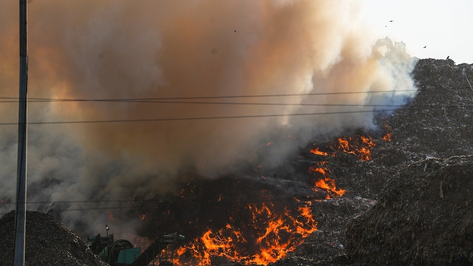 Ghazipur landfill fire: BJP lashes out at AAP Ghazipur landfill fire: BJP lashes out at AAP