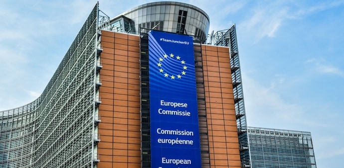 Under the newly instituted visa 'cascade' arrangement for India, individuals can obtain long-term, multi-entry Schengen visas valid for two years after successfully obtaining and utilizing two visas within the preceding three years. Under the newly instituted visa 'cascade' arrangement for India, individuals can obtain long-term, multi-entry Schengen visas valid for two years after successfully obtaining and utilizing two visas within the preceding three years.