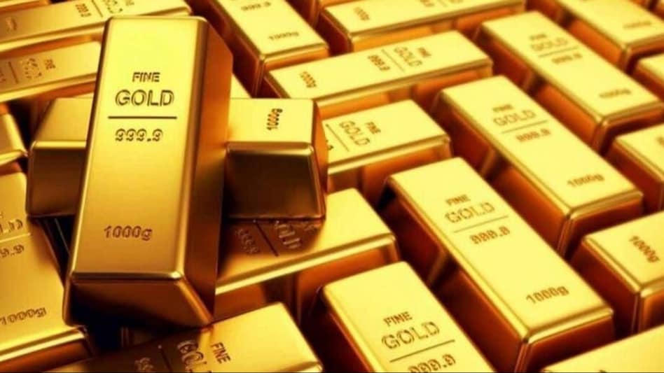 Gold, silver price on April 24: Yellow metal continues downward trend, sees dip of Rs 850 per 10 grams Gold, silver price on April 24: Yellow metal continues downward trend, sees dip of Rs 850 per 10 grams