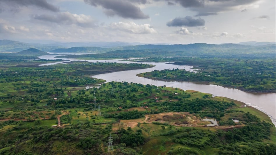 Madhya Pradesh Tourism Board signed an agreement with the Inland Waterways Authority of India and the Government of Gujarat. Madhya Pradesh Tourism Board signed an agreement with the Inland Waterways Authority of India and the Government of Gujarat.